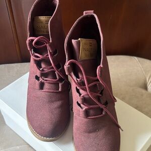 Nautica Women's Lace Up Boots in Burgundy
